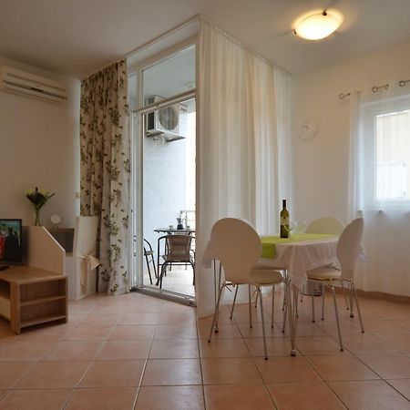 Big Dream Apartment Ровин Екстериор снимка