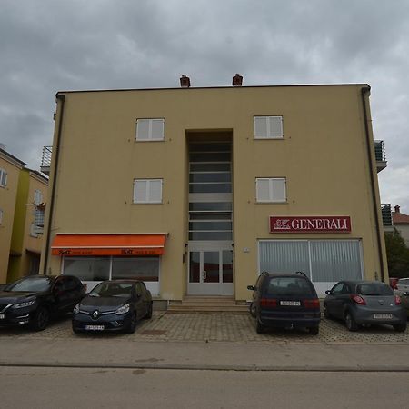 Big Dream Apartment Ровин Екстериор снимка