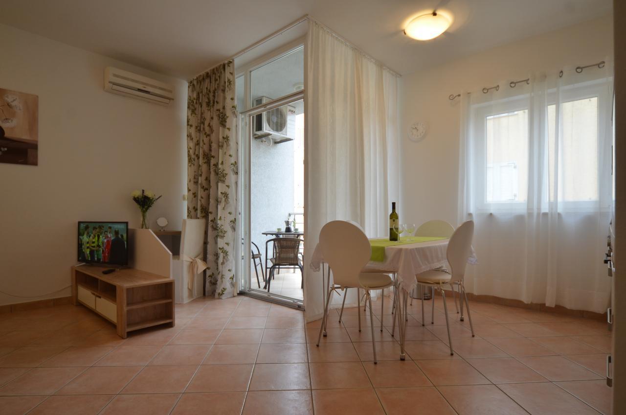 Big Dream Apartment Ровин Екстериор снимка
